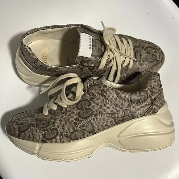 GUCCIスニーカー IVORY/BEIGE EBONY Women's GG sneaker in beige and ebony Original GG | GUCCI® US